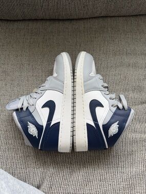 JORDAN 1 MID 'WOLF GREY MIDNIGHT NAVY'
